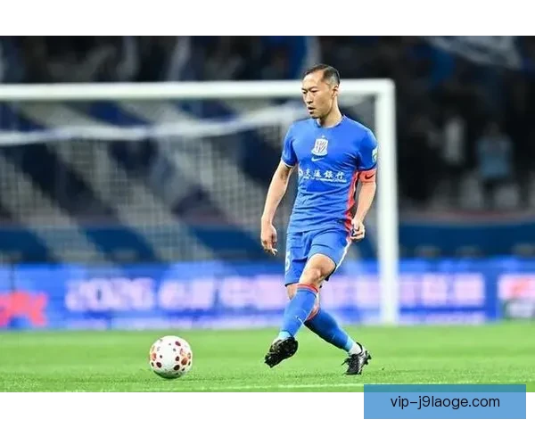 吴曦老将稳守中场以经验点燃斗志为球队再续荣耀新篇再启新征程梦
